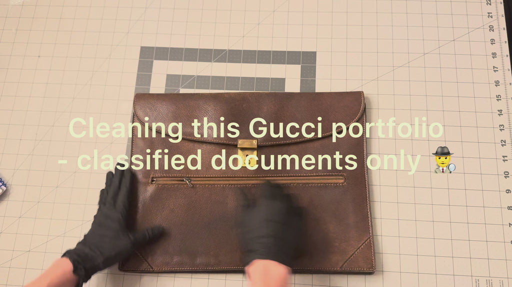 Gucci Leather Push-Lock Portfolio
