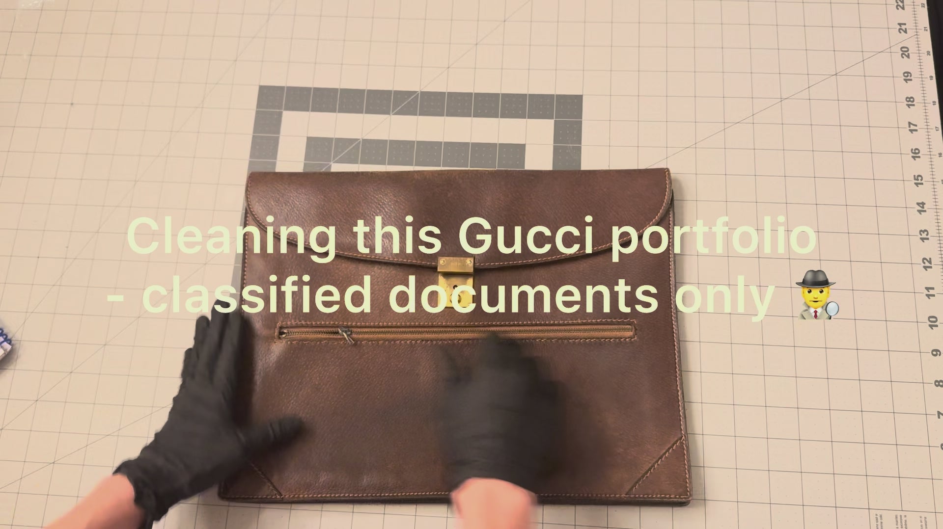 Gucci Leather Push-Lock Portfolio